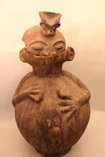  Tc.  Lobi (vase), d`afrique : Burkina -Faso-, statuette  Tc.  Lobi (vase), masque ancien africain  Tc.  Lobi (vase), art du Burkina -Faso- - Art Africain, collection privées Belgique. Statue africaine de la tribu des  Tc.  Lobi (vase), provenant du Burkina -Faso-, 1077/4081.Fétiche antropomorphe Lobi en terrre cuite,trouvé à Koudougou près de Wangoulo,au Burkina Faso.Ce fétiche est utilisé pour les cérémonies des donzo,les chasseurs sorciers.Il est mis au milieu du village.Seulement les Donzo peuvent danser
autour.Il est rempli de boissons(vin de palme)et ils font des offrandes(des poulets)le plus souvent.La cérémonie se fait une fois l